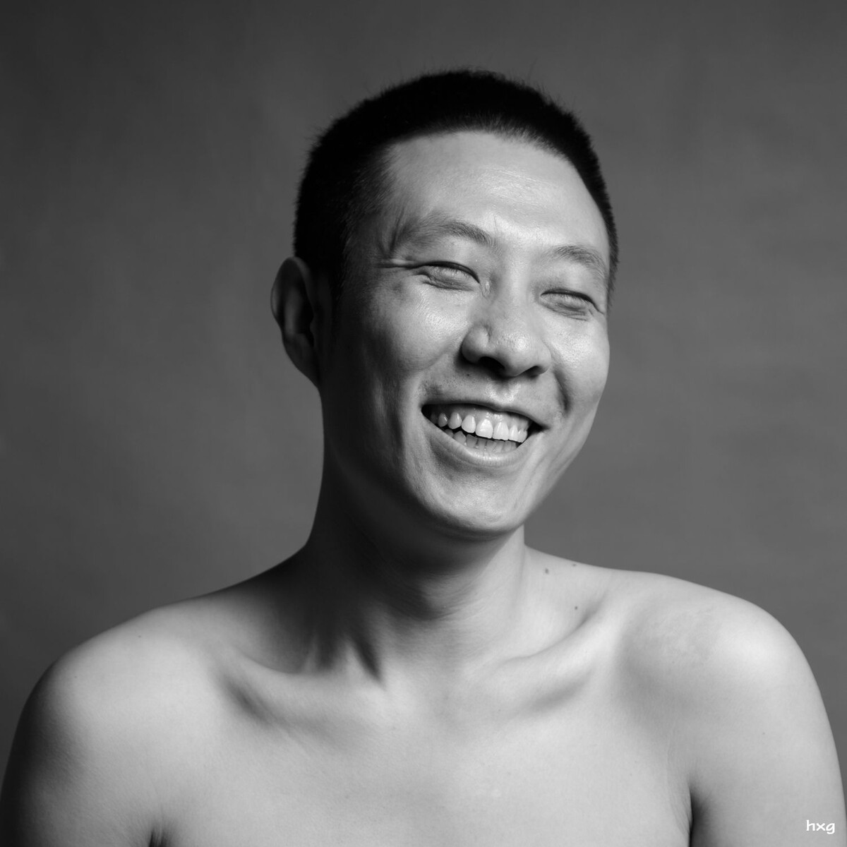朋友系列《Mr.Pang》<br />
——喜怒哀乐，他笑的时候多。