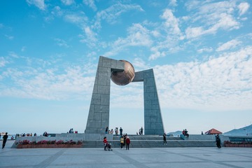 360981