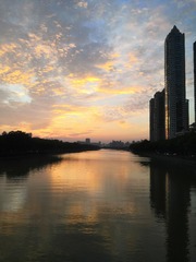 160859