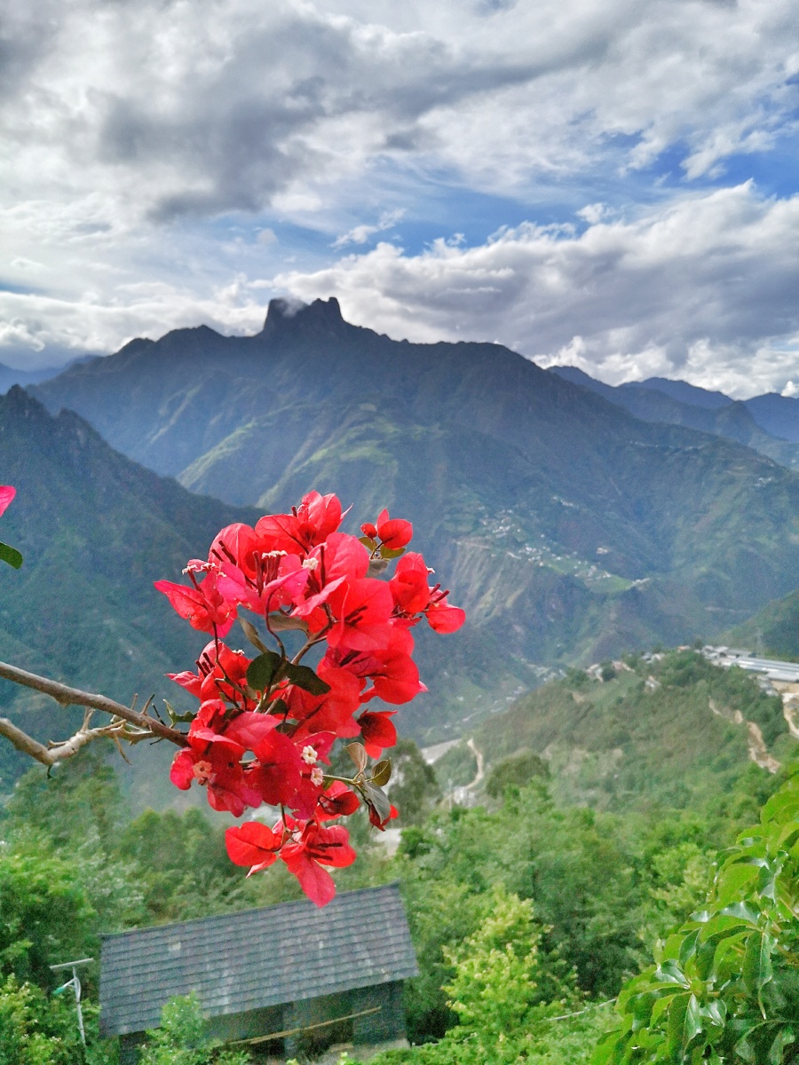 怒江大峡谷皇冠山