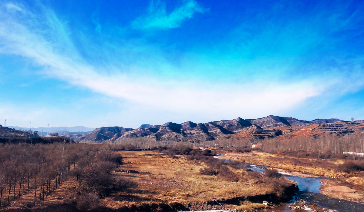 图一忻州市静乐县杜家村高速口风景,图二忻州市牧马桥一景,手机拍摄