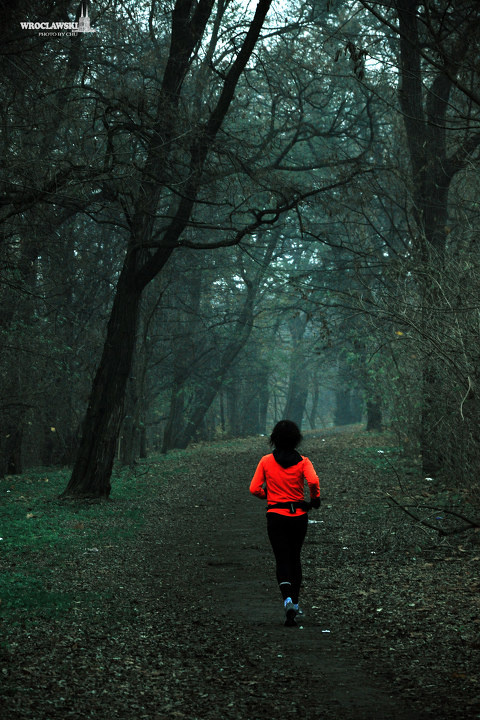 难得的独处时光,一直走啊走,走到了一片墓地.