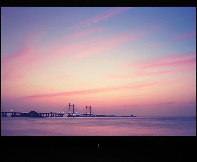 石龙山下景观<br />
