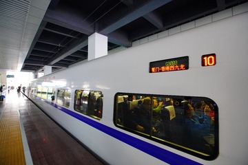 158048