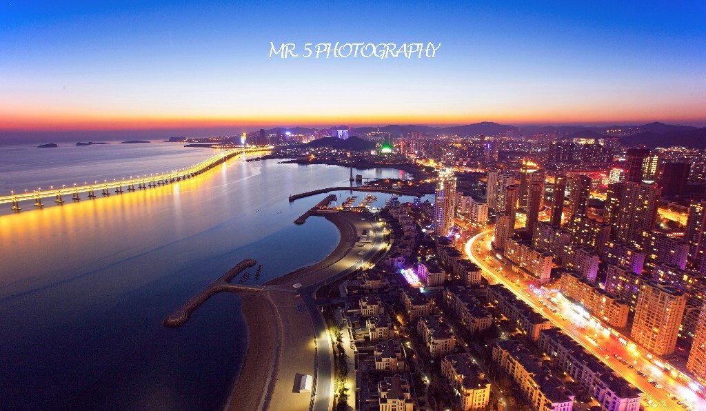 迷人的夜色，安静的港湾，记录着美丽城市的美丽夜.