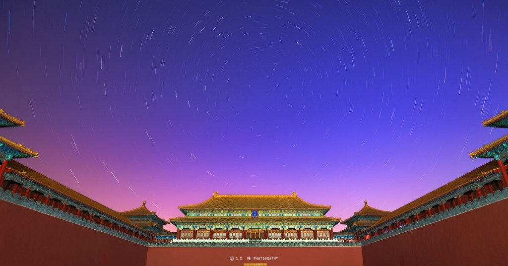 当日是满月，月落和日出间隔时间不到一小时，卡好这个时间试试拍星轨，最终拍了半小时就天亮，只用了十几分钟的素材堆栈星轨，三挡软渐变反插减低前景光害。