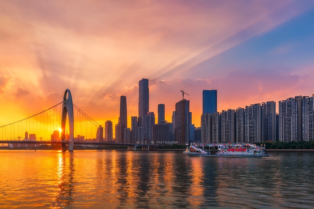 难得的通透天气 3张曝光合成 高光色彩加强以及加柔 水面稍调绿及加模糊处理