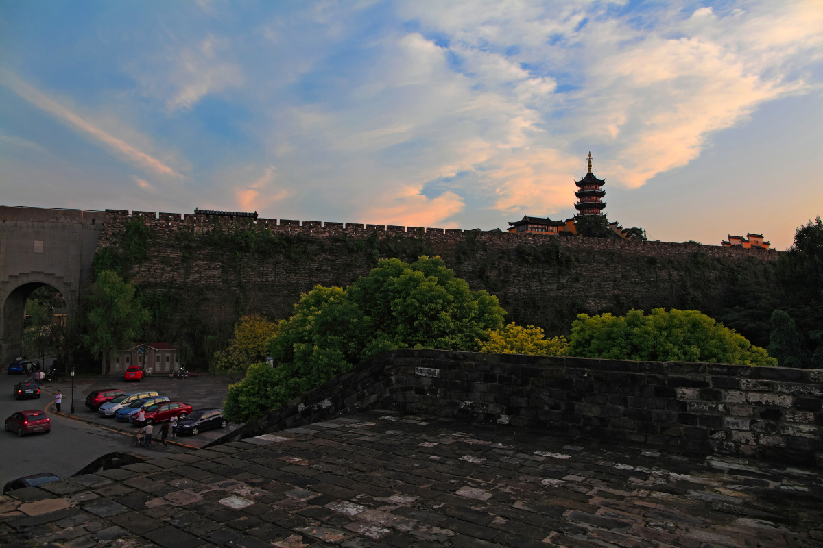 黄昏时的古城金陵