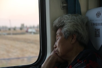 705586