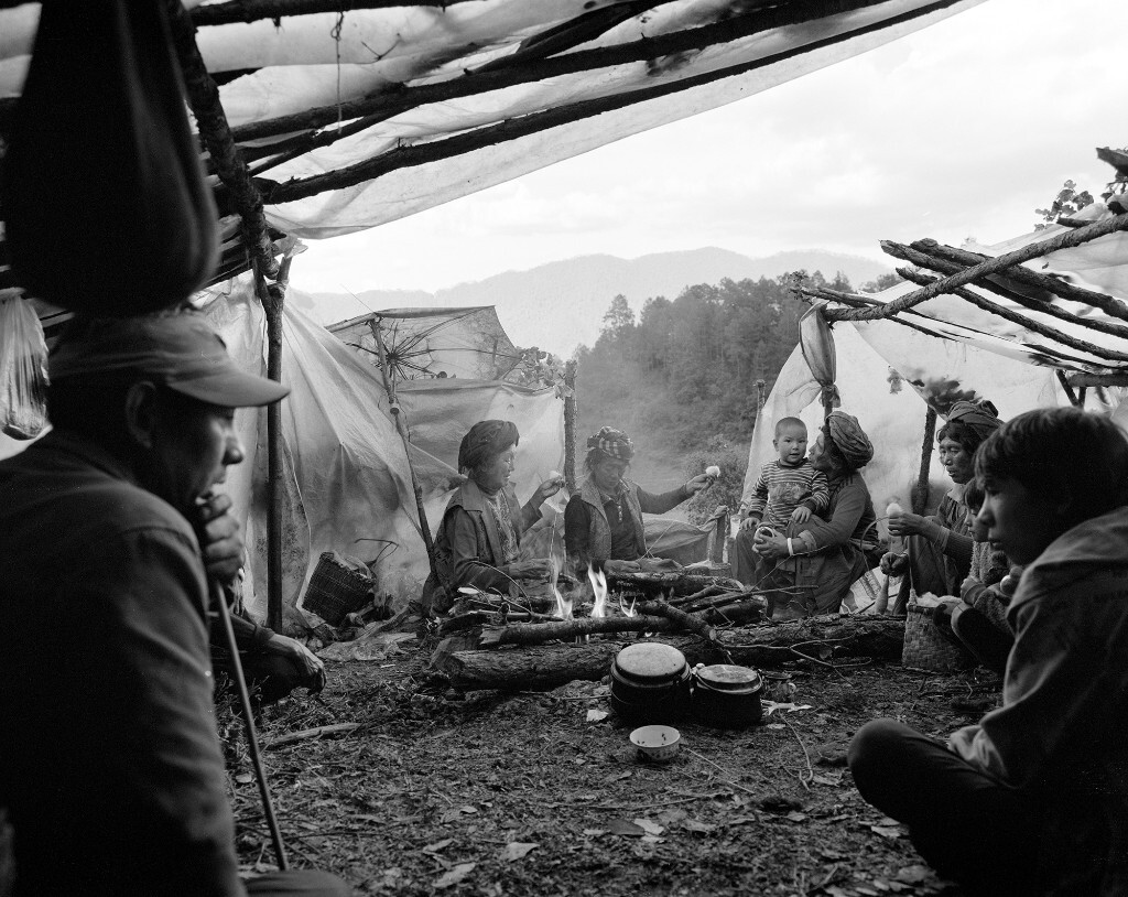 雨季降临,村人会结伴到山中放牧数日,并在山中的帐篷中休息。