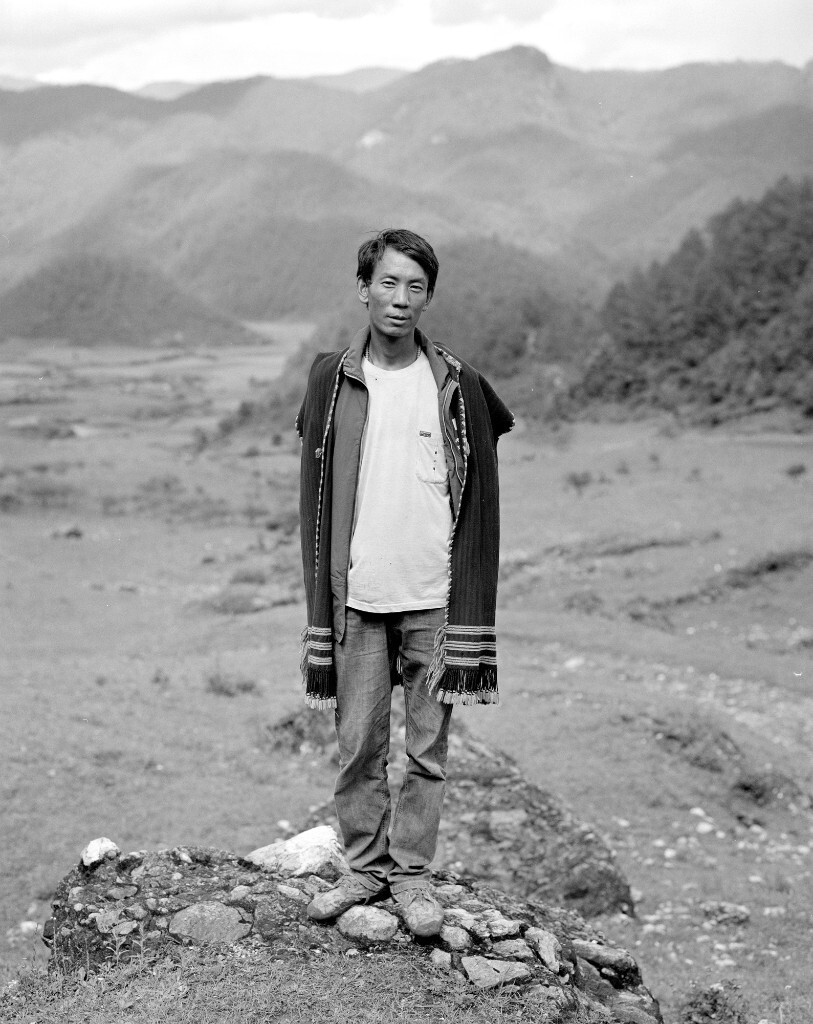 雨季到来,25的生根随家人在山中放牧。