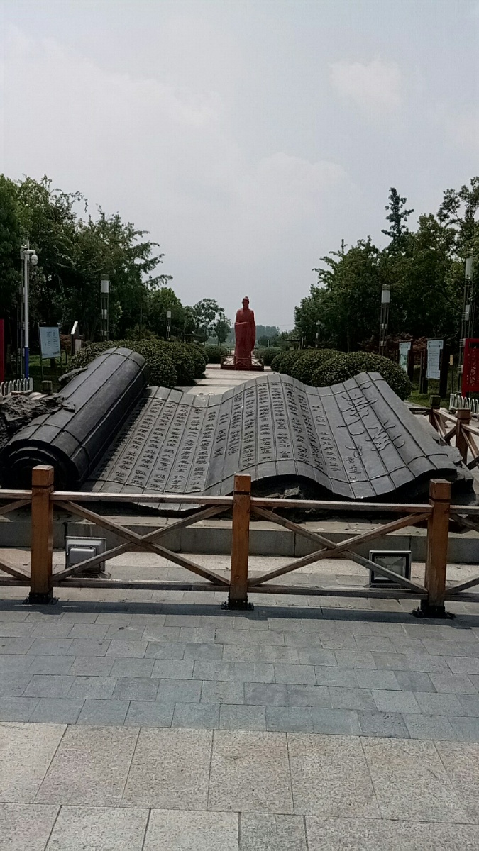 路过梦溪公园随拍,梦溪公园由沈括著作梦溪笔谈而得名