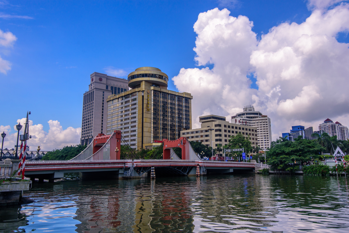 广东中山市的一河两岸之景岐江桥