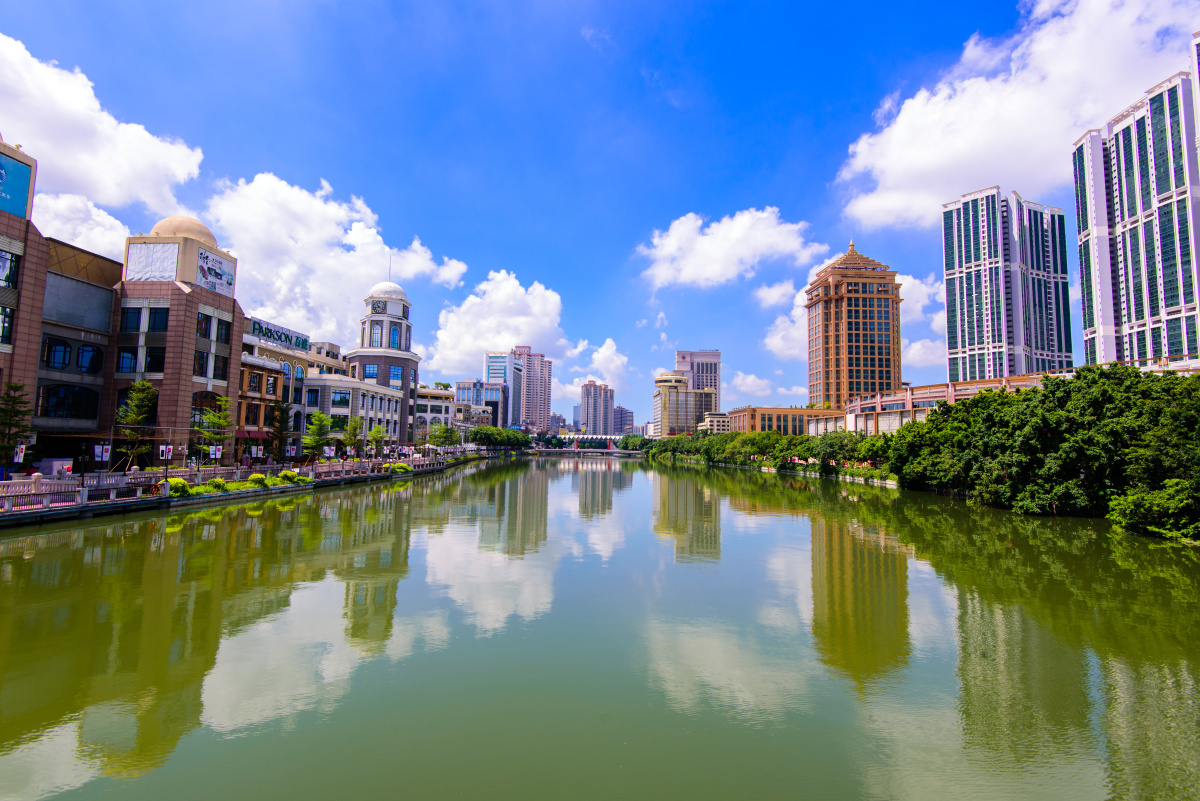 广东中山市的一河两岸之景岐江桥