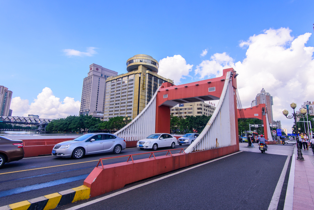 广东中山市的一河两岸之景岐江桥