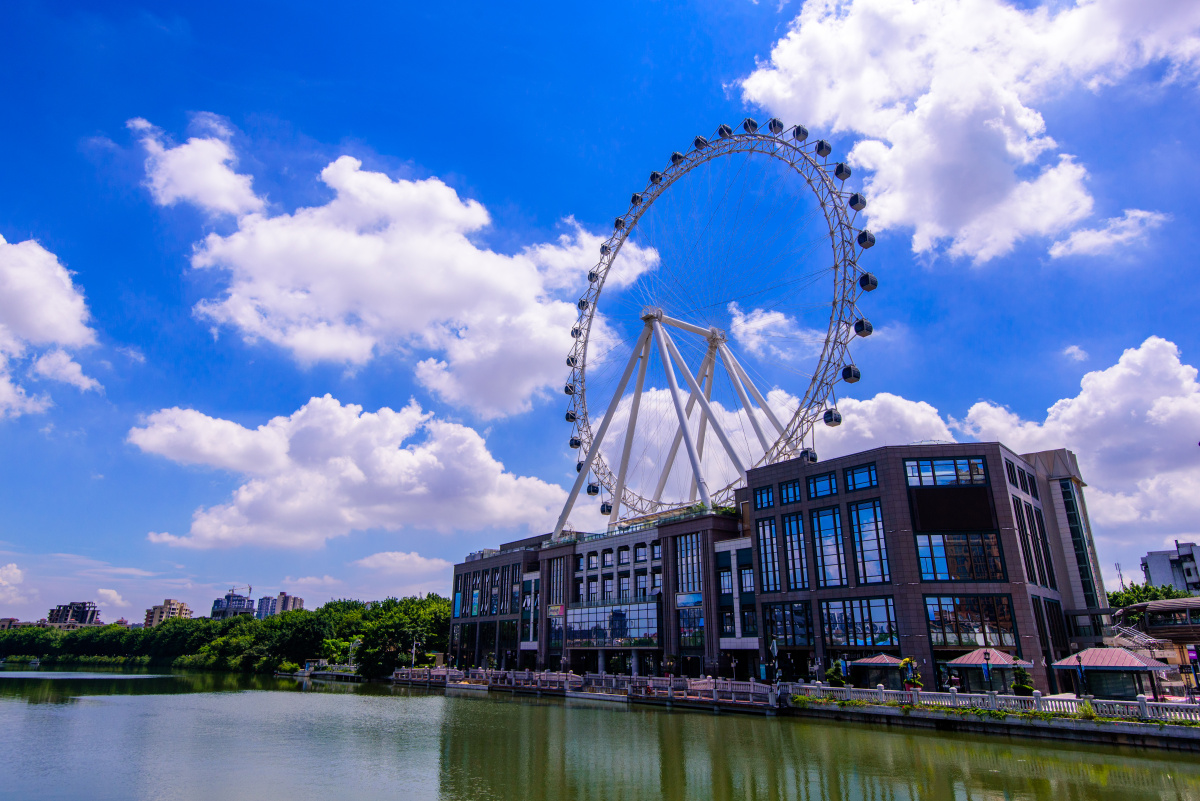 广东中山市的一河两岸之景岐江桥