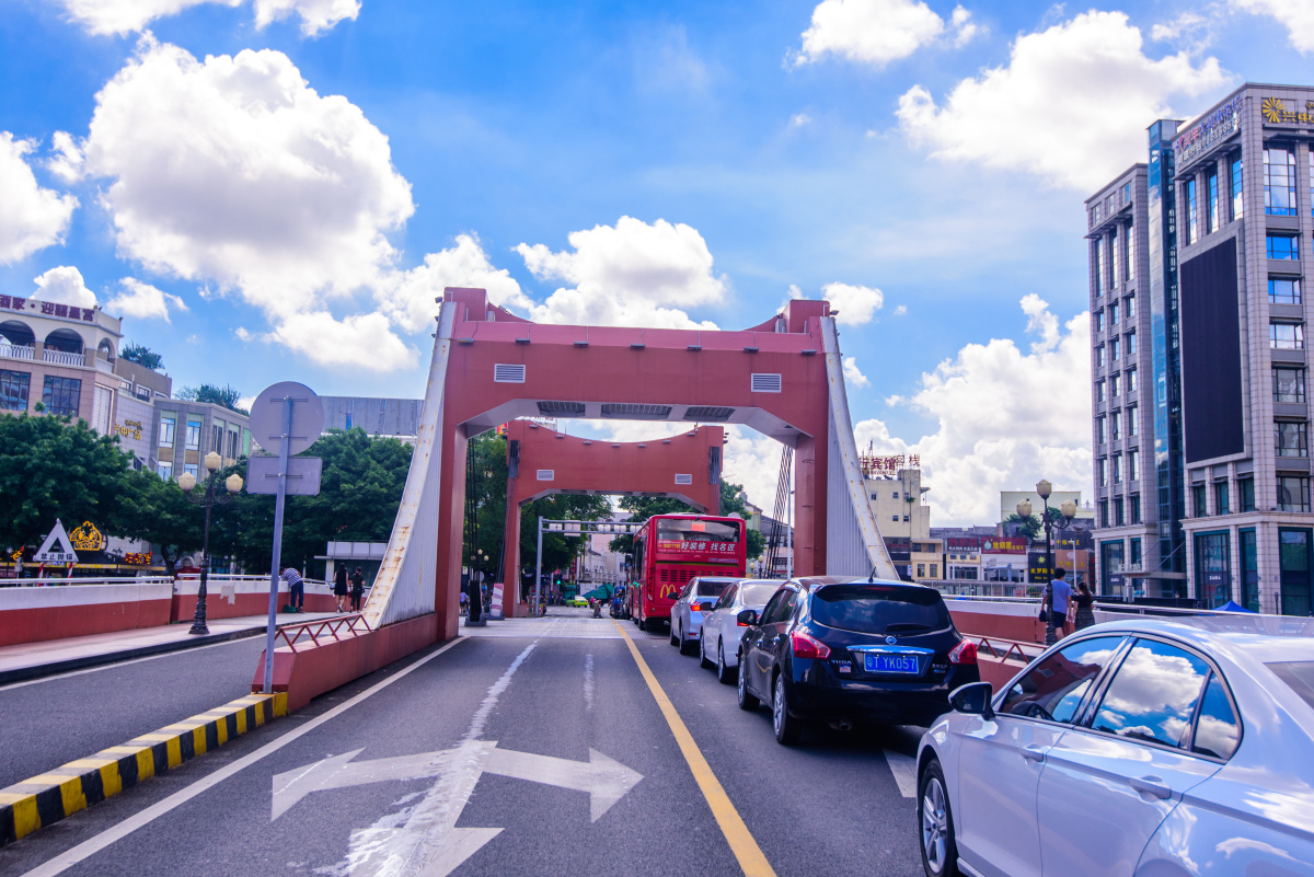广东中山市的一河两岸之景岐江桥