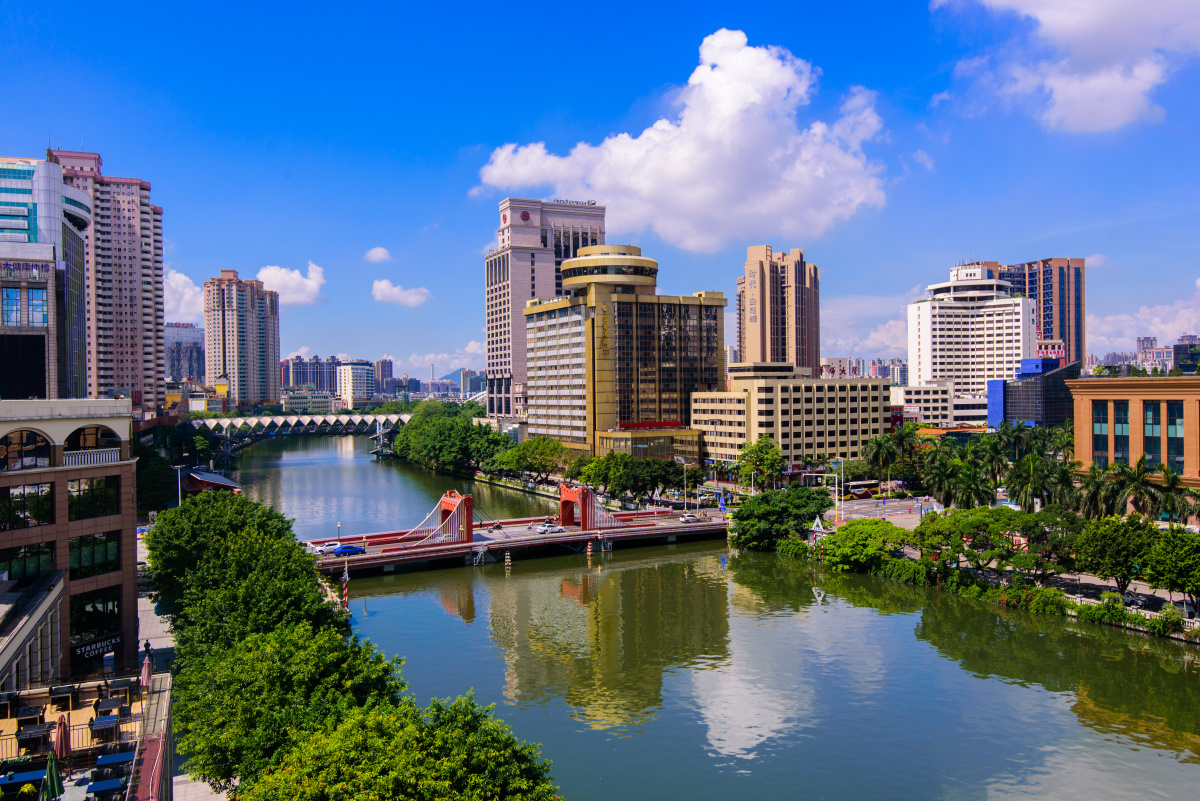 广东中山市的一河两岸之景岐江桥