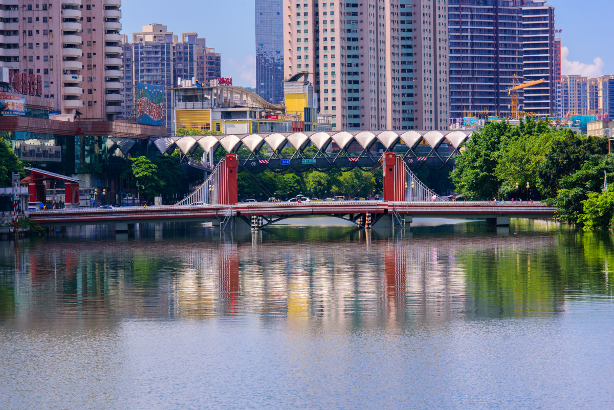 广东中山市的一河两岸之景岐江桥