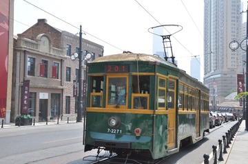 539437