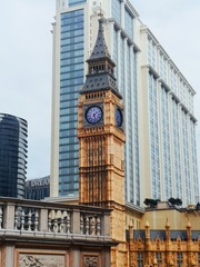 176111