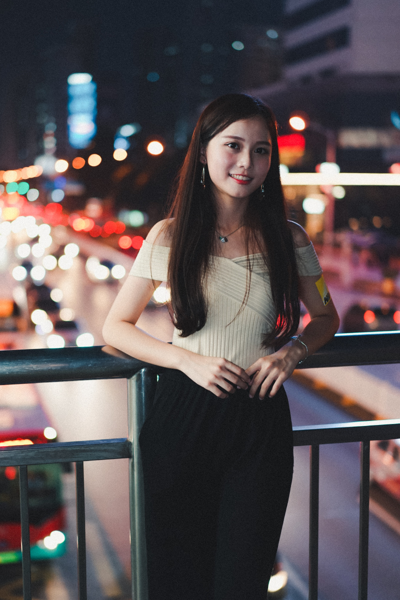 夜景人像胶片黑白小姐姐好好看