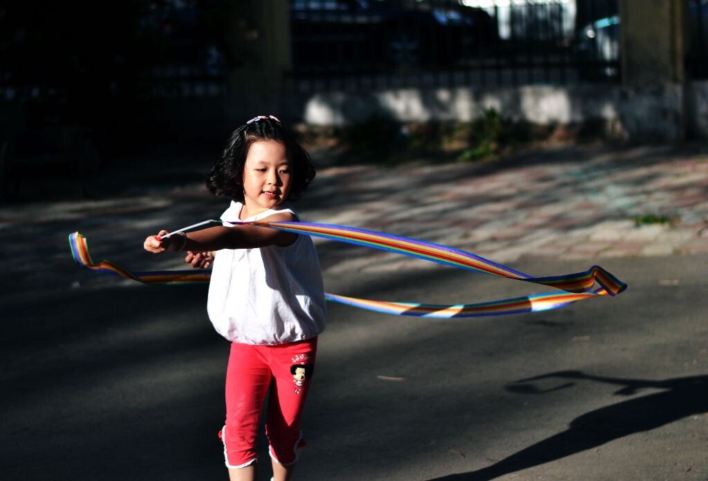 <br />
兆麟公园玩耍的儿童，最喜欢的一张:)一个快乐的童年对一生的心理健康至关重要，希望我们的孩子们能无忧无虑，健康快乐的成长。