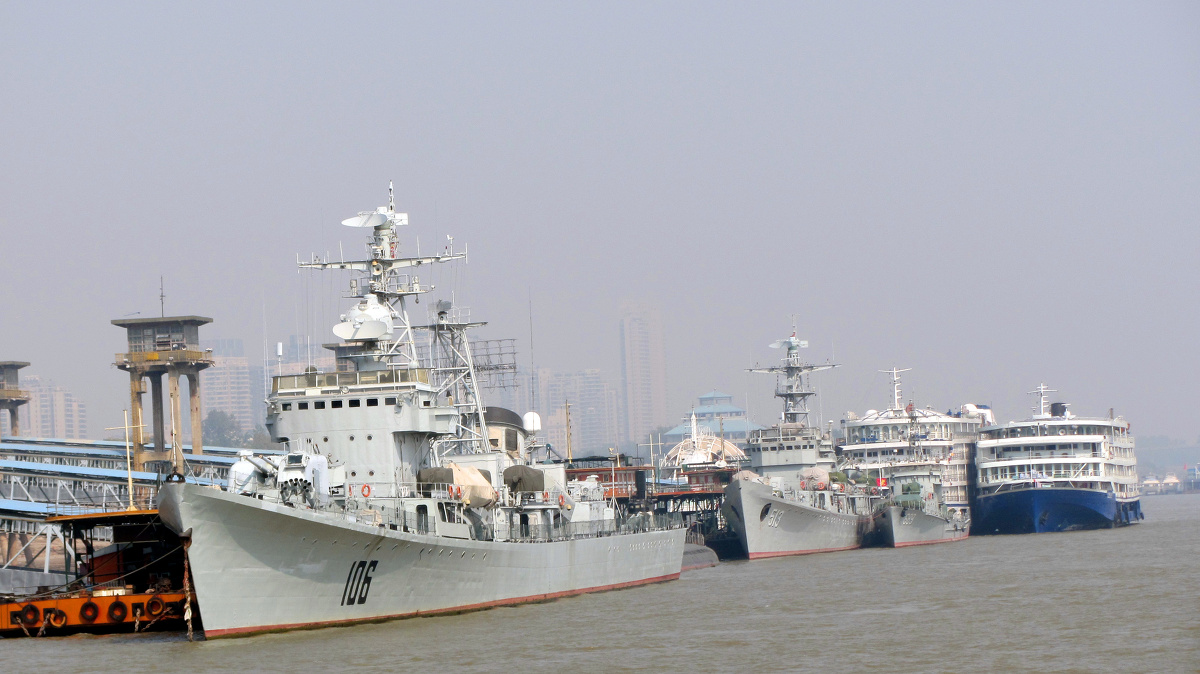 武汉长江轮渡——退役军舰