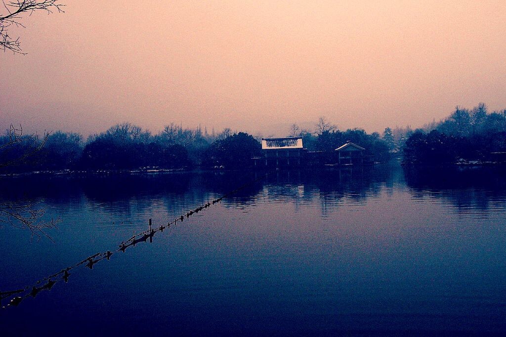 宁静<br />
