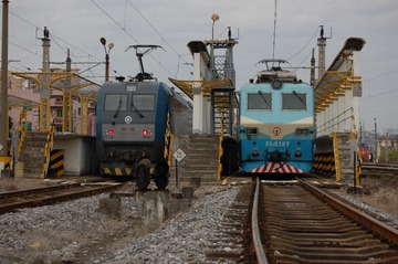 810748