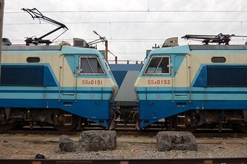 810744