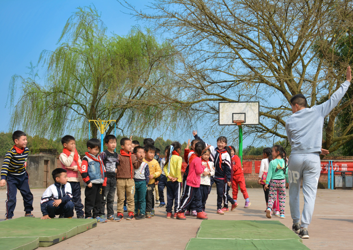 乡村学校体育课