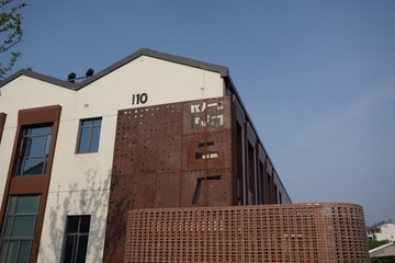 1000357678
