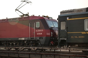 1000253671