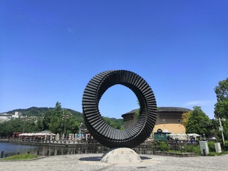 633