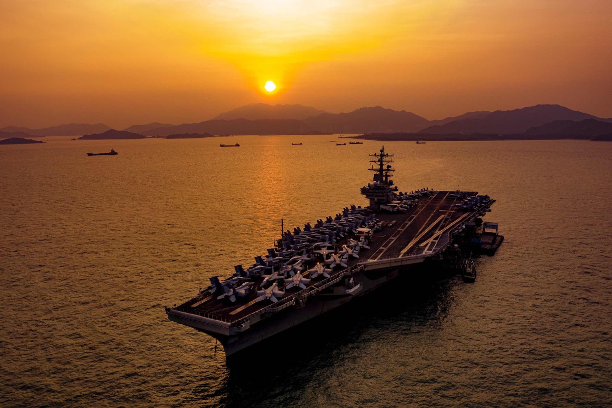 夕阳西下的里根号航母 - kc广深zdjigo航拍斌少
