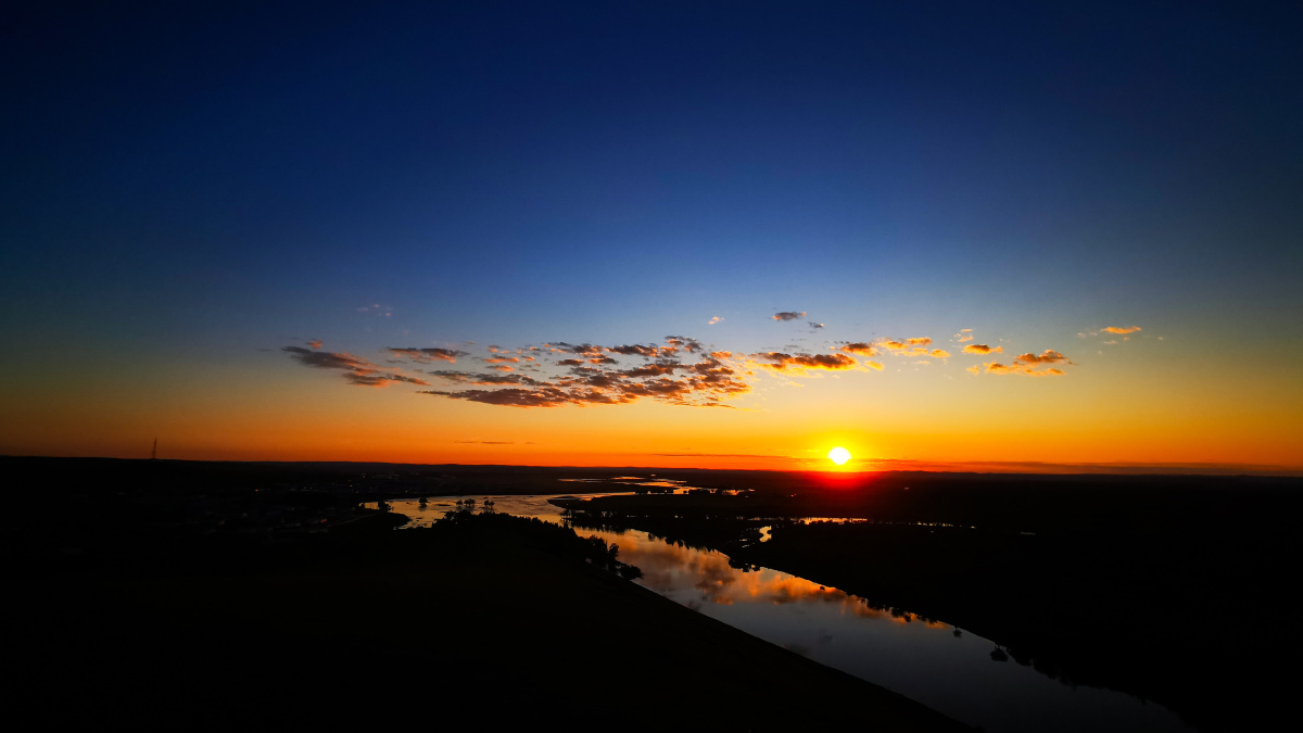 落日余晖华为手机拍摄于内蒙古额尔古纳市