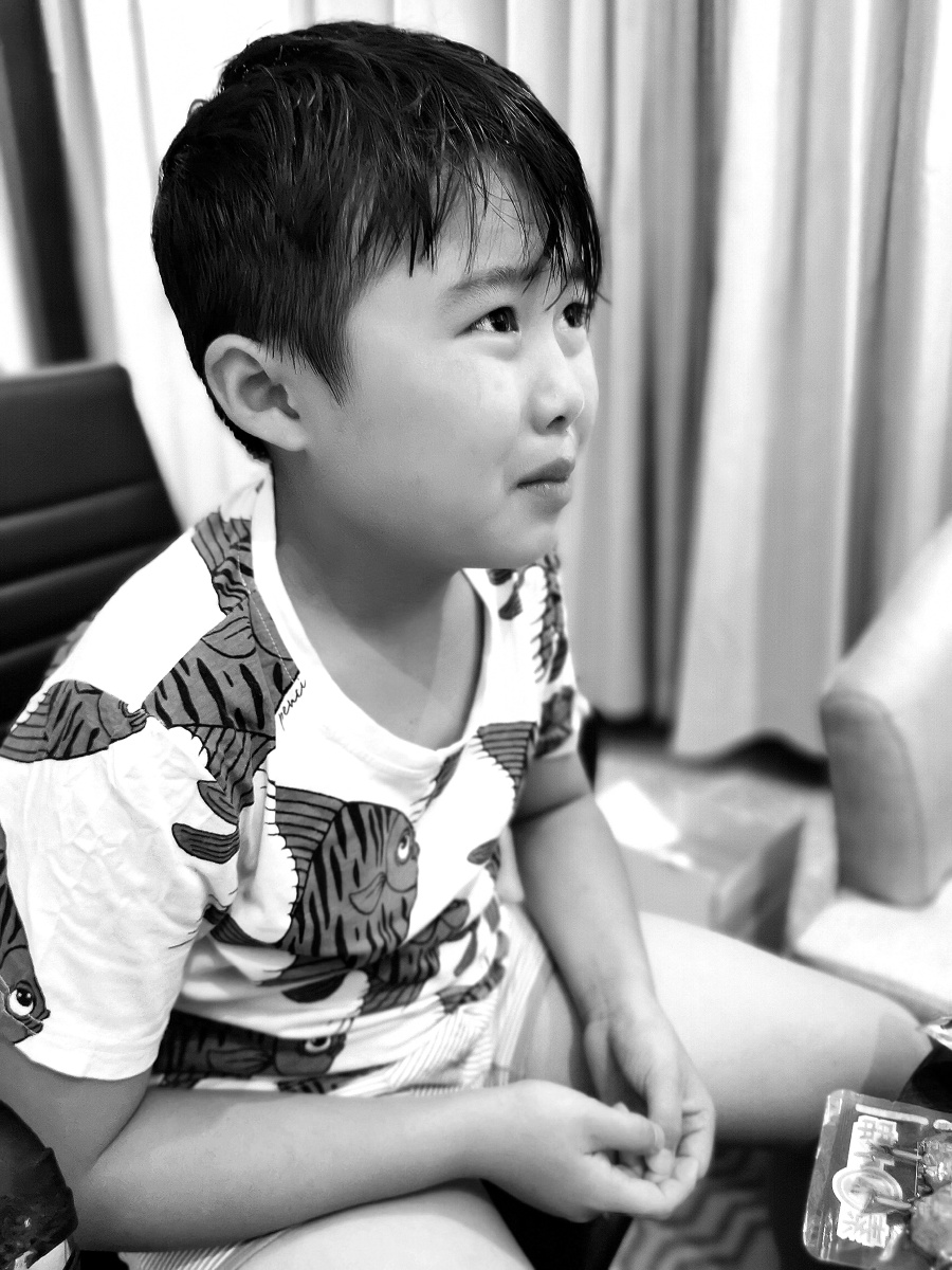 听说有吃的买噶感谢上帝闻一闻都是满满的幸福给我吃点吧老妹我帮你