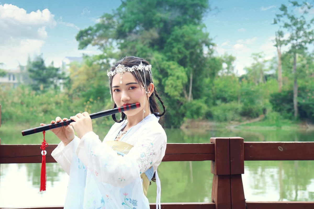 回眸一笑百媚生