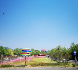 4604018