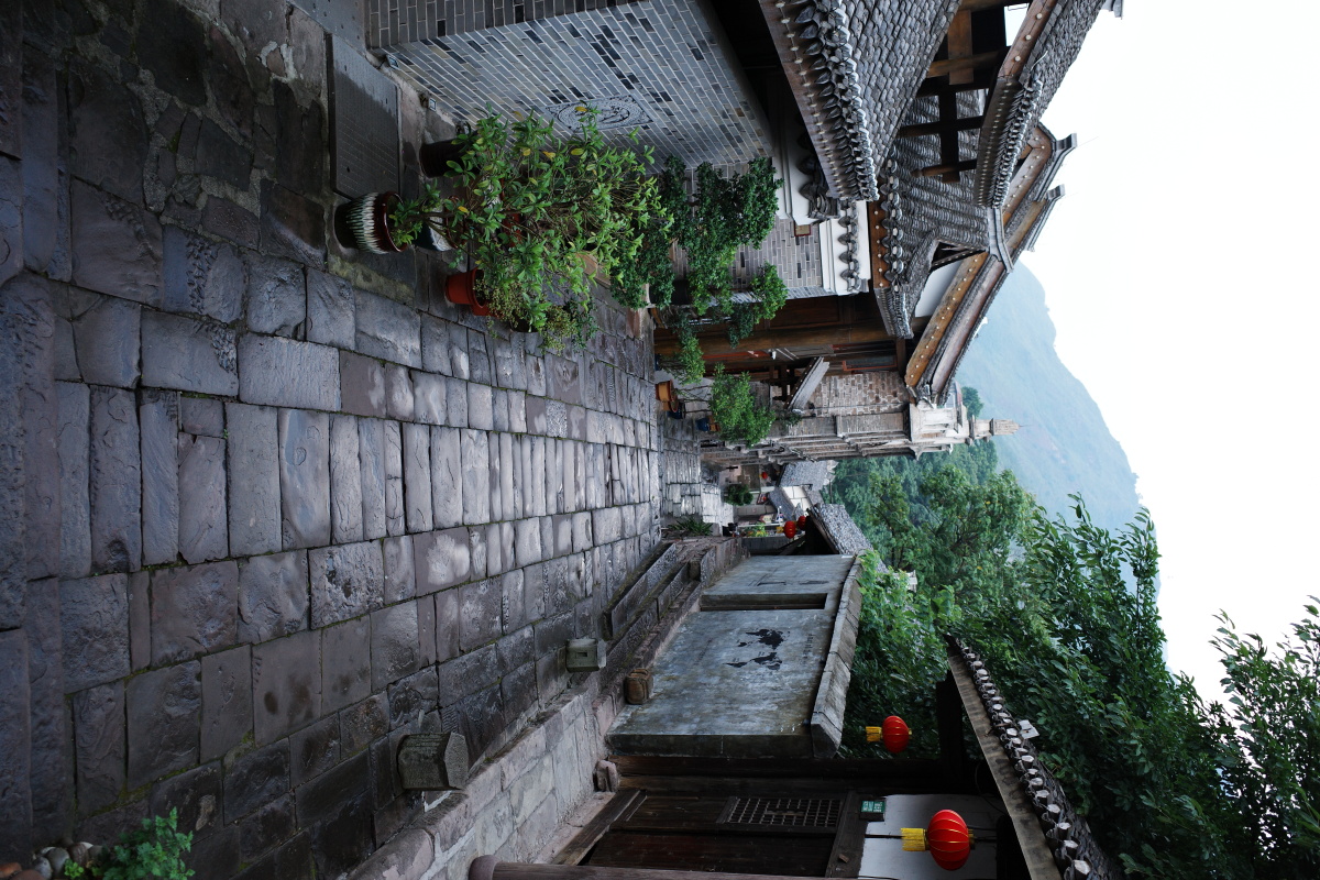 土城古镇的背街小巷遵义赤水市起个大早在土城古镇的老街上走走居民们