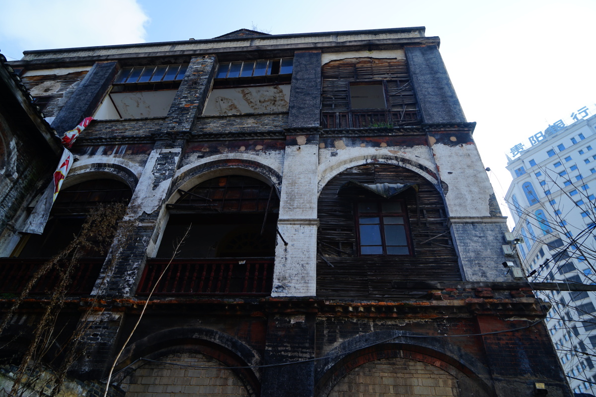 等待修复的老建筑(贵阳)中华北路六广门,这里是贵阳最为繁华的地方之