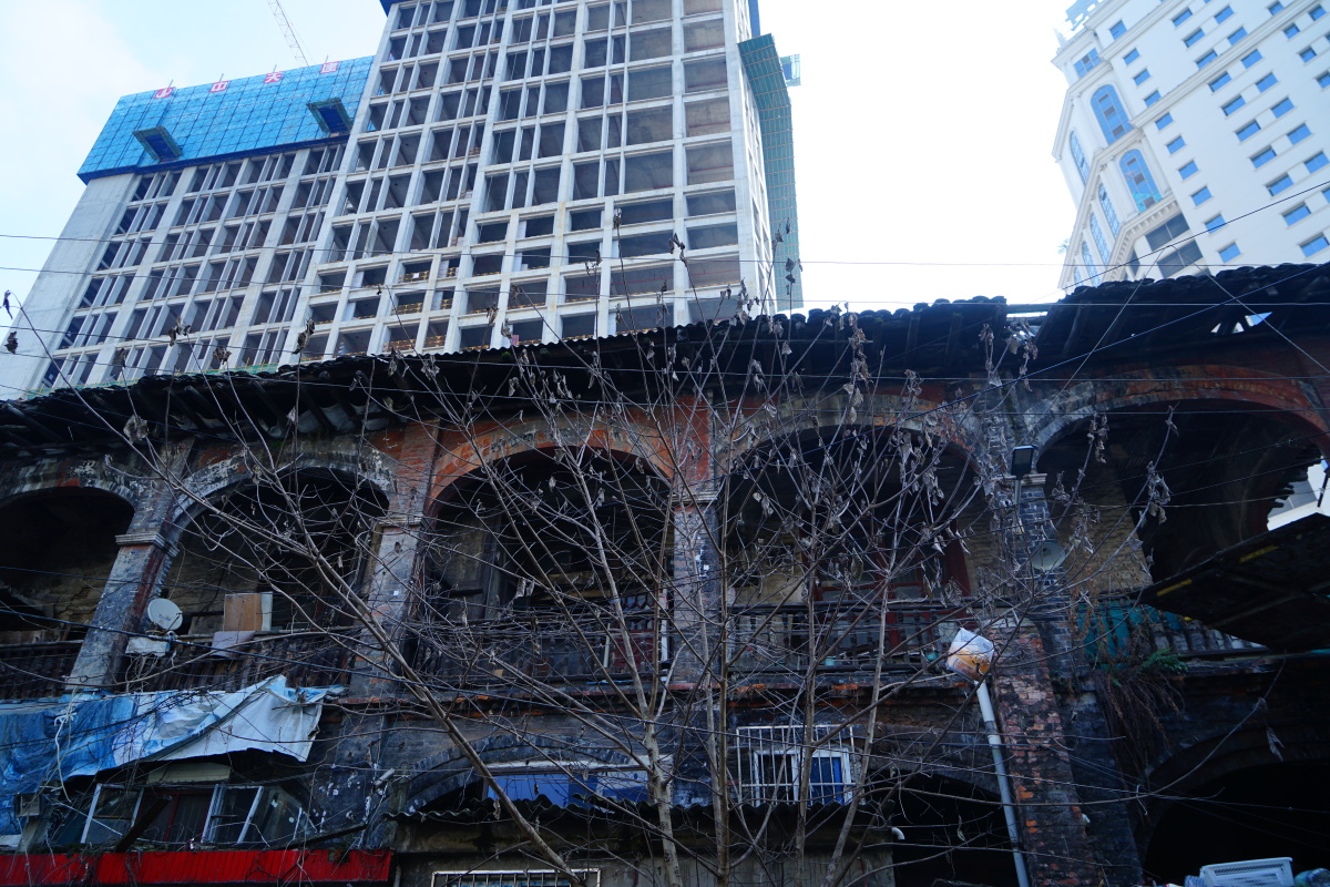 等待修复的老建筑(贵阳)中华北路六广门,这里是贵阳最为繁华的地方