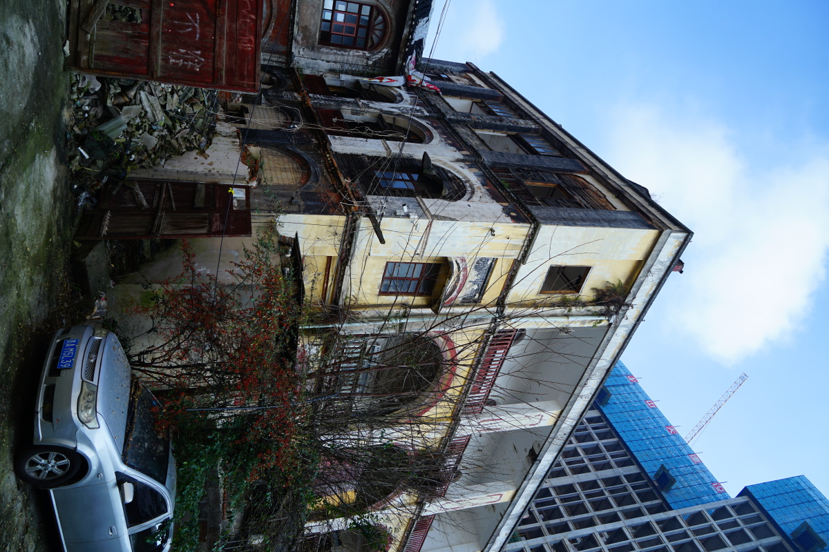 等待修复的老建筑(贵阳)中华北路六广门,这里是贵阳最为繁华的地方