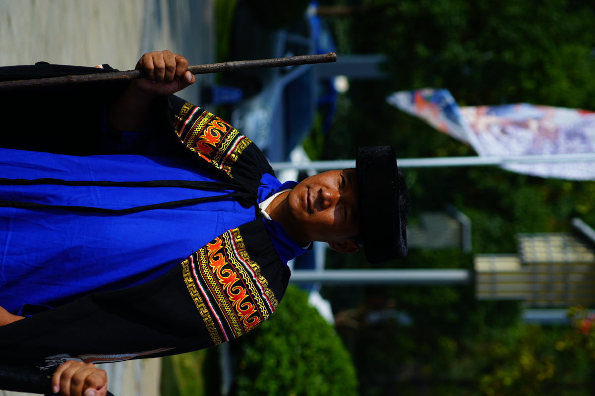 贵州非遗表演彝族汉子