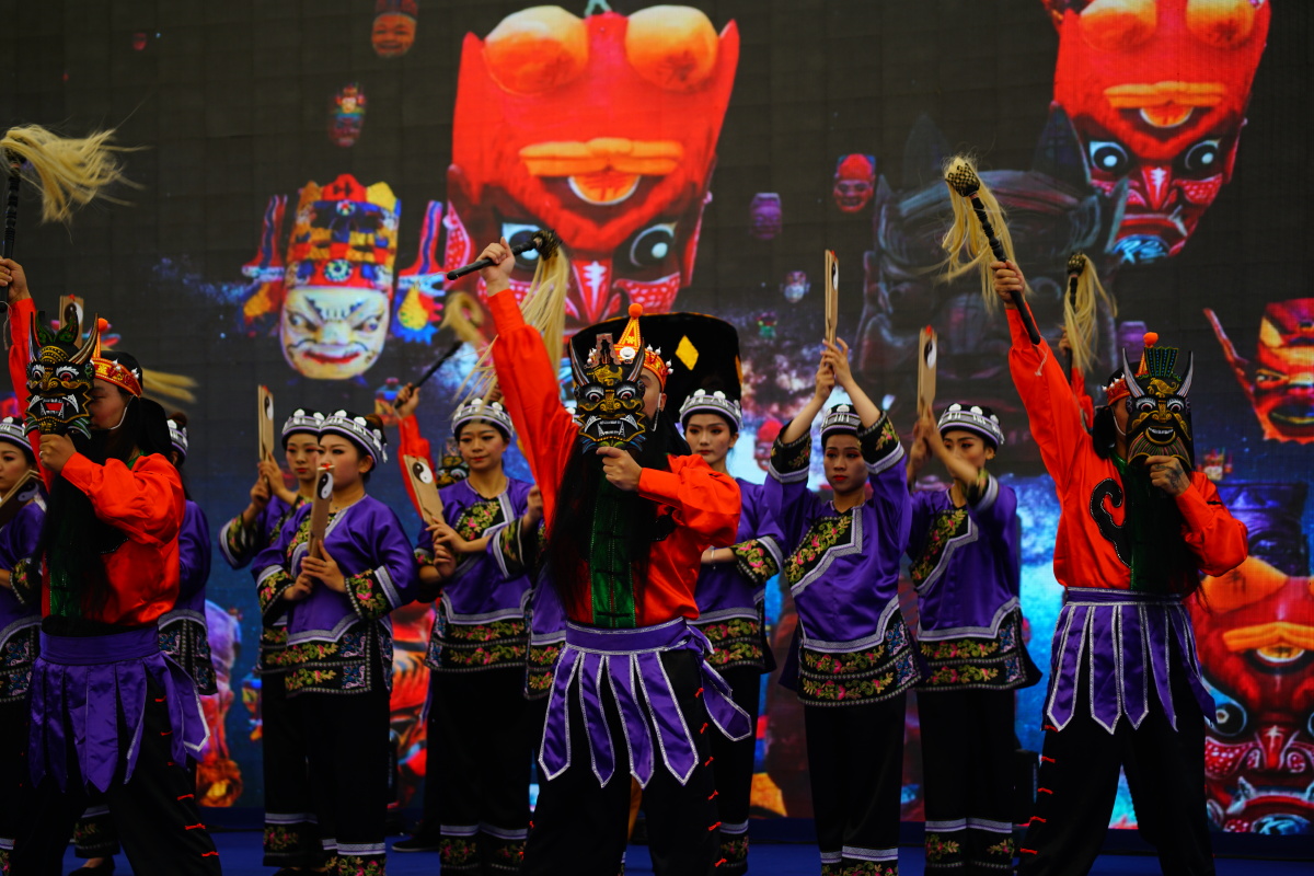 镇远古城非遗表演:傩戏 - 枫林六月 - 图虫