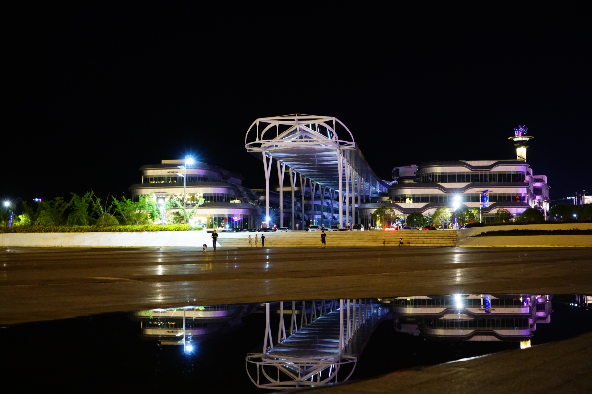 贵州平塘天文小镇夜景