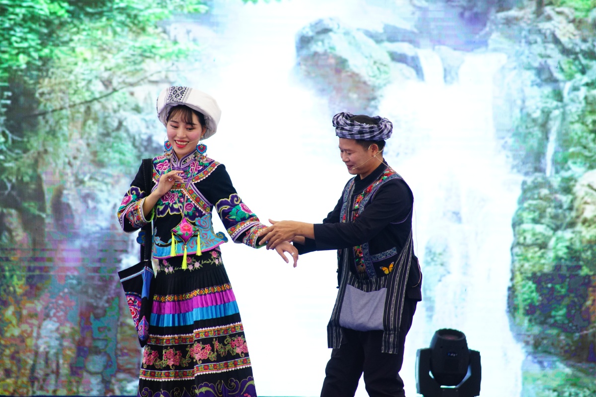 多彩贵州布依族情歌对唱