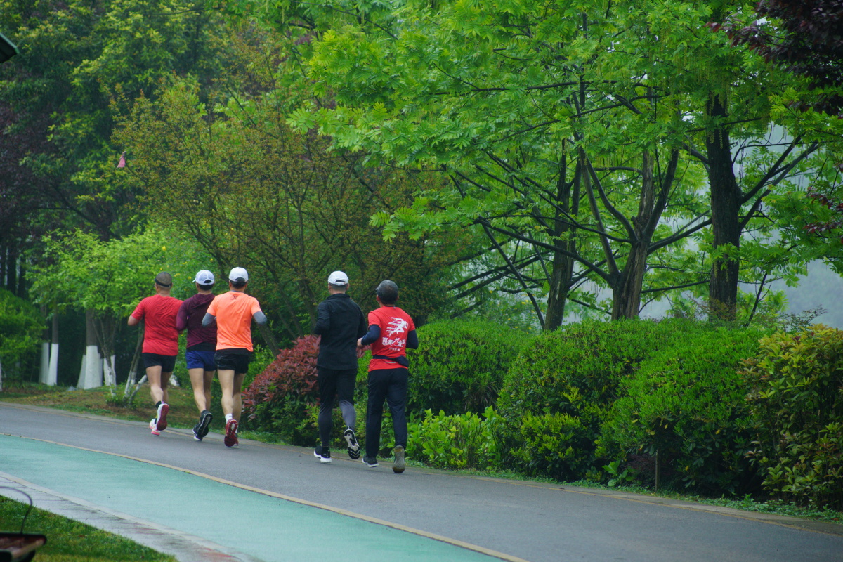 散步春天观山湖公园20210405