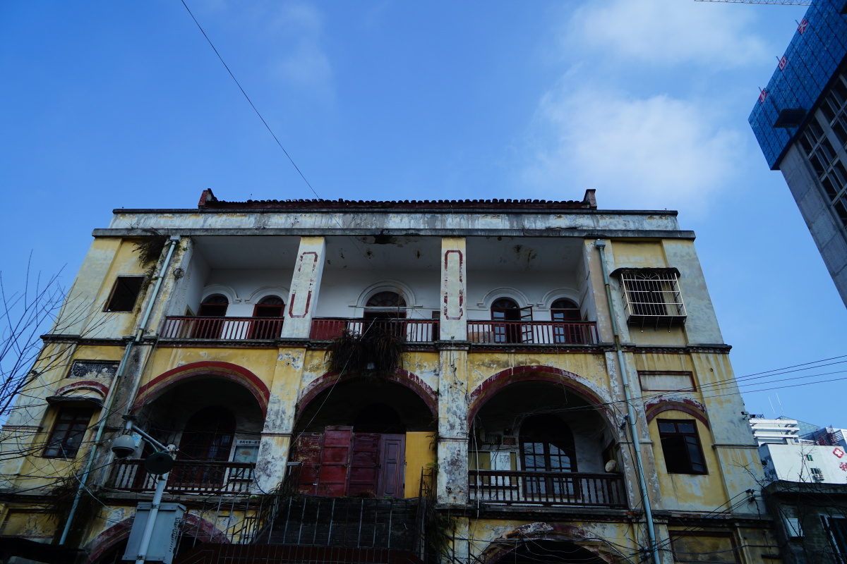 等待修复的老建筑(贵阳)中华北路六广门,这里是贵阳最为繁华的地方之